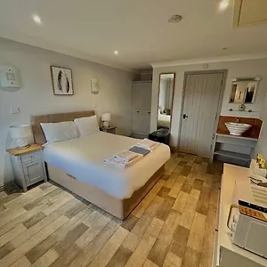  Chalet Oak, Country Chalet Located In Pegsdon